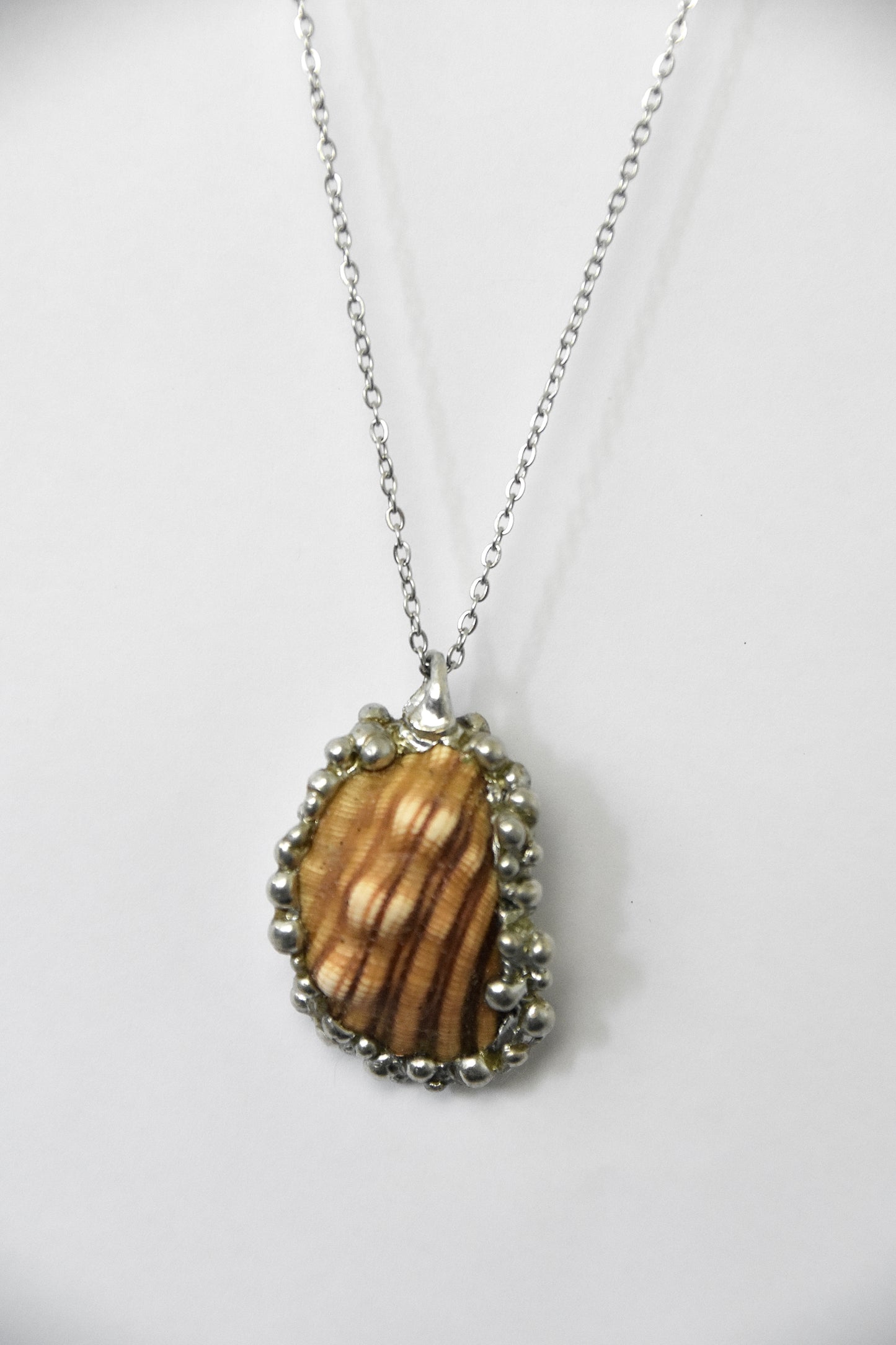 Bubbly Stripe Shell Necklace